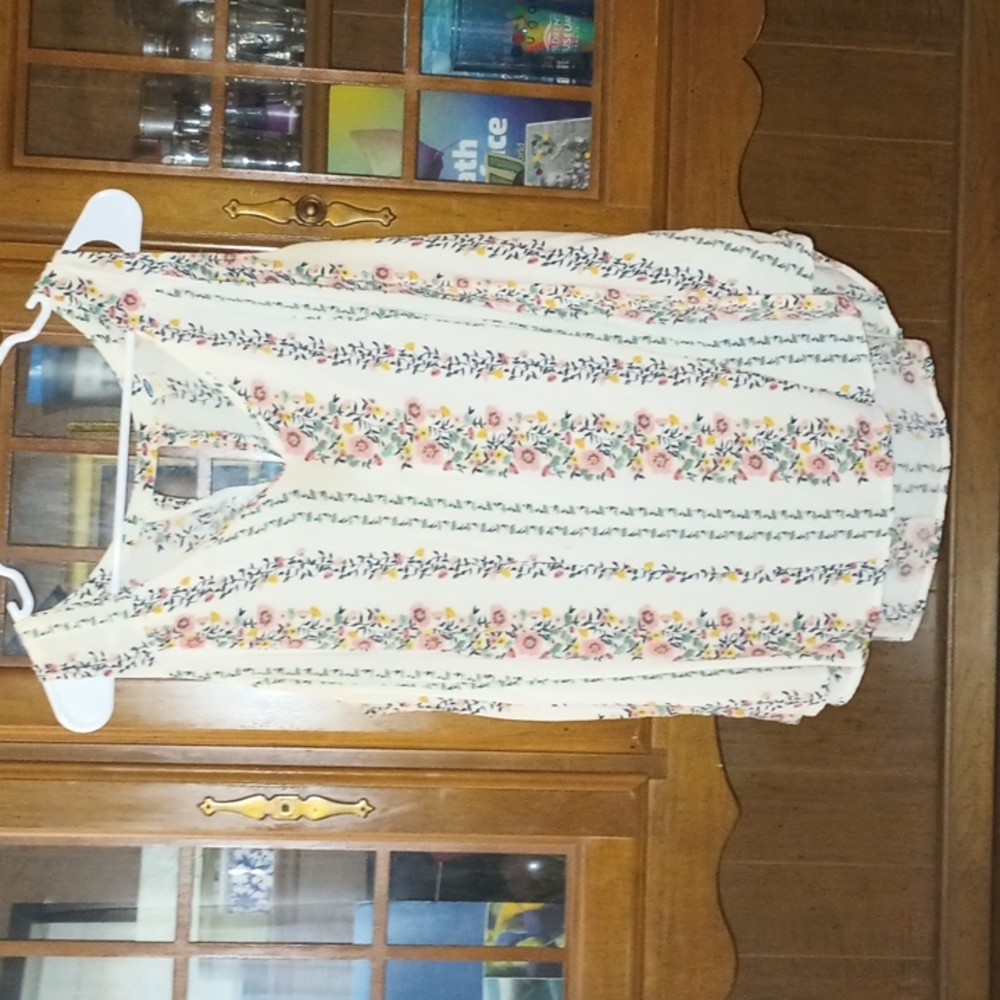 Old Navy floral sleeveless top